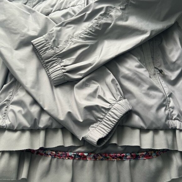 Lululemon Spring Fling Puffy Windbreaker Down filled Jacket Silver Spoon Size 4 - Picture 6 of 7